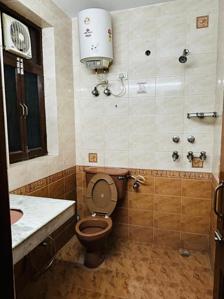 Bathroom, dharam-flats 2 Bedroom 65 Sq.Yd. Independent House In Palam Vihar Extension Gurgaon 7756593