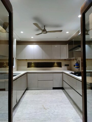 Kitchen in 6+ BHK Independent House at Shalimar Bagh – for Sale