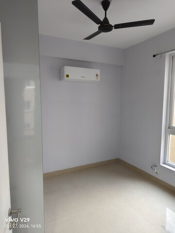 Room in 3 BHK Apartment at AIPL The Peaceful Homes, Sector 70a – for Sale