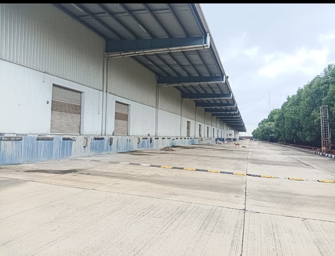 Commercial Warehouse 100000 Sq.Ft. For Rent in Chakan Pune  7757089