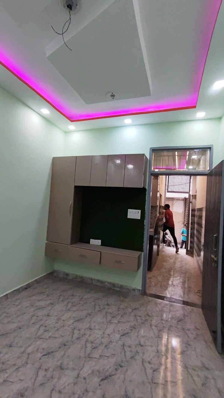 Room, mohan garden 3 Bedroom 34 Sq.Yd. Independent House In Mohan Garden Delhi 7757512