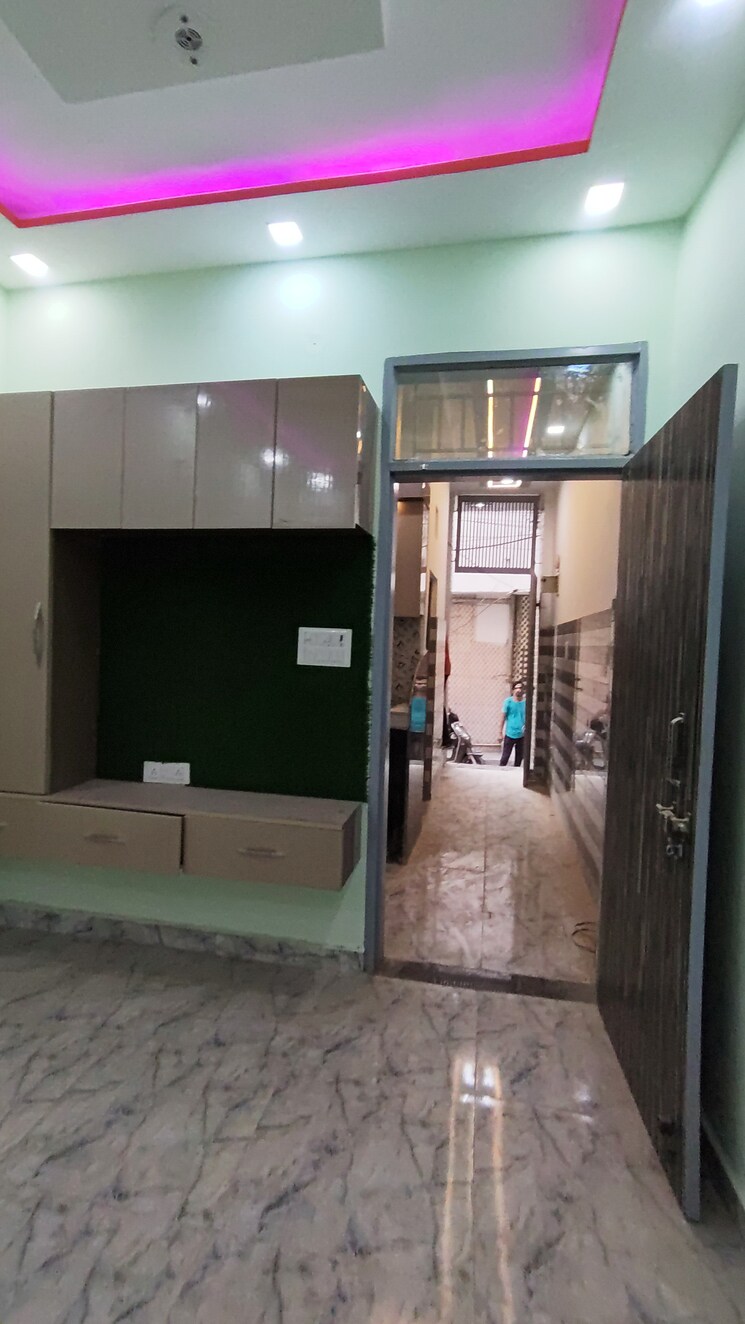 Room, mohan garden 3 Bedroom 34 Sq.Yd. Independent House In Mohan Garden Delhi 7757512