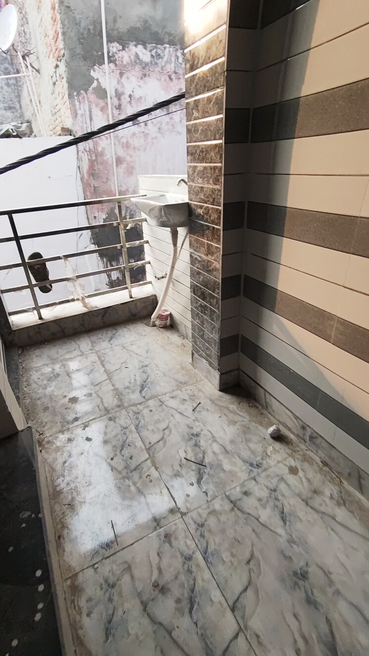 Balcony, mohan garden 3 Bedroom 34 Sq.Yd. Independent House In Mohan Garden Delhi 7757512