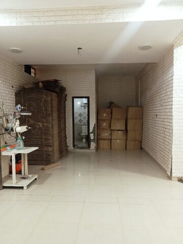 Parking in 3 BHK Builder Floor at Sushant Lok 3, Sector 57 – for Sale