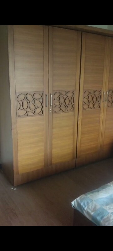 Room in 4 BHK Apartment at Sanghvi Hills, Ghodbunder Road – for Sale