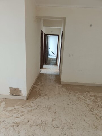 Room in 3 BHK Apartment at Cosmos Express 99, Sector 99 – for Sale