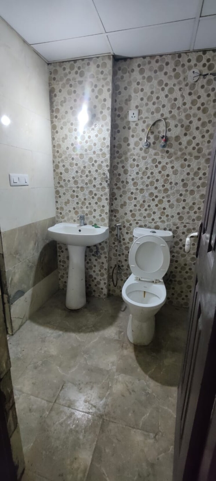 Bathroom, geotech-pristine-avenue 3 Bedroom 1590 Sq.Ft. Apartment In Sector 16c Greater Noida Greater Noida 7759051