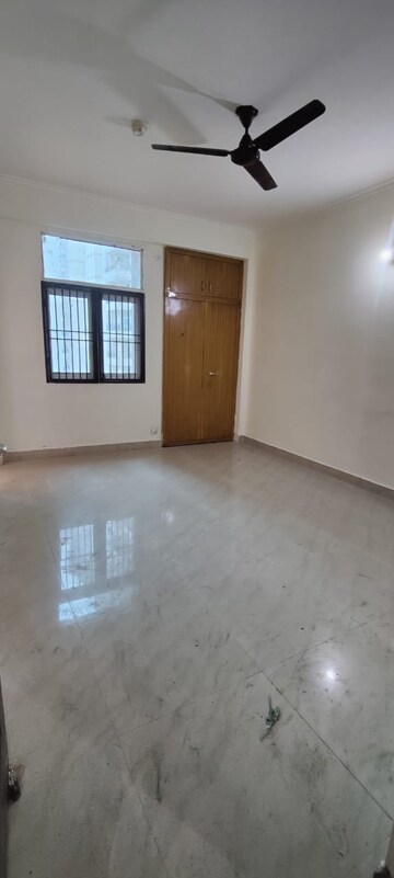 Room in 3 BHK Apartment at Geotech Pristine Avenue, Sector 16c Greater Noida – for Sale
