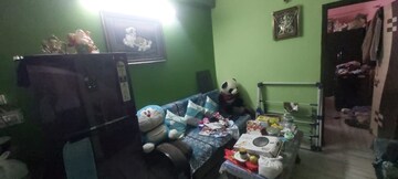 Living Room in 1.5 BHK Builder Floor at Mayur Vihar Phase 1 – for Sale