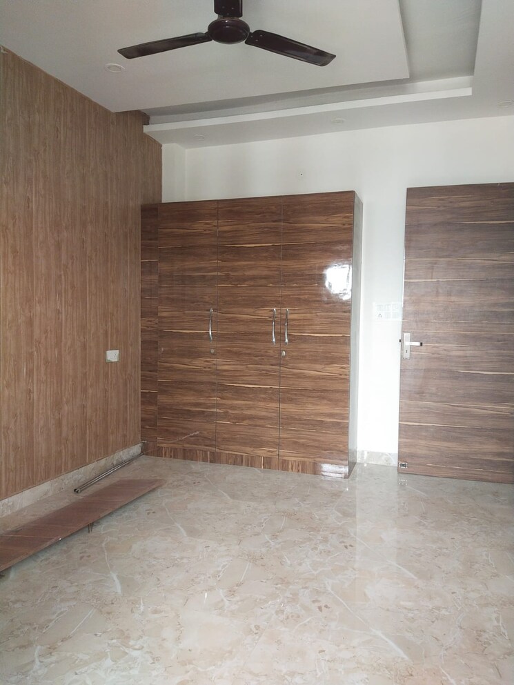 Room, raja-garden 4 Bedroom 350 Sq.Yd. Builder Floor In Sector 19 Faridabad 7759153
