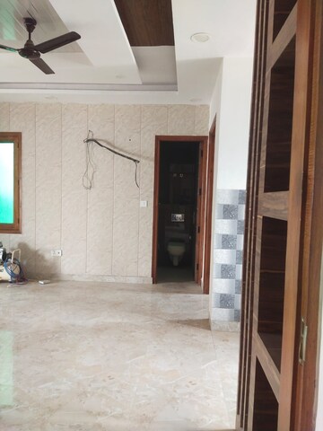 Building Lobby in 4 BHK Builder Floor at Raja Garden, Sector 19 – for Sale