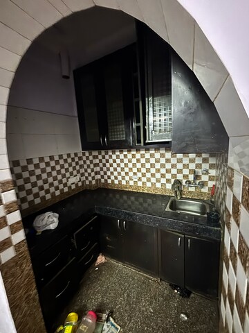 रेसिडेंशियल घर वर्ग फुट फॉर रेंट इन सेक्टर 12 नोएडा  7759631