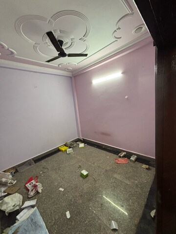 रेसिडेंशियल घर वर्ग फुट फॉर रेंट इन सेक्टर 12 नोएडा  7759631