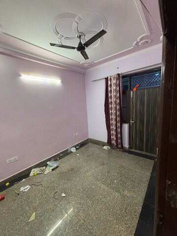 रेसिडेंशियल घर वर्ग फुट फॉर रेंट इन सेक्टर 12 नोएडा  7759631