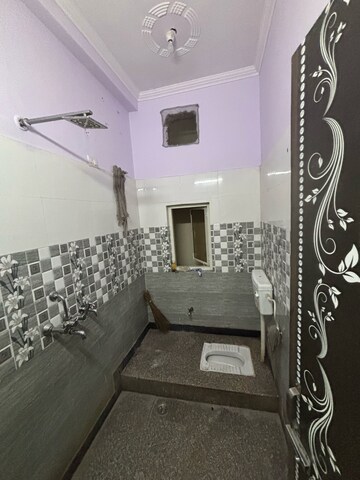 रेसिडेंशियल घर वर्ग फुट फॉर रेंट इन सेक्टर 12 नोएडा  7759631