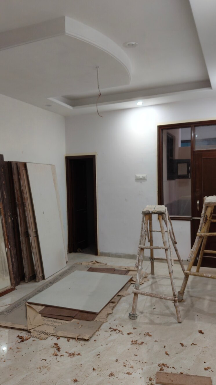 Room, dhakoli village 6 Bedroom 200 Sq.Yd. Apartment In Dhakoli Village Zirakpur 7759756