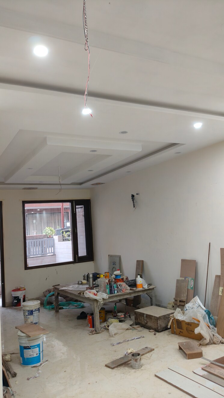 Room, dhakoli village 6 Bedroom 200 Sq.Yd. Apartment In Dhakoli Village Zirakpur 7759756