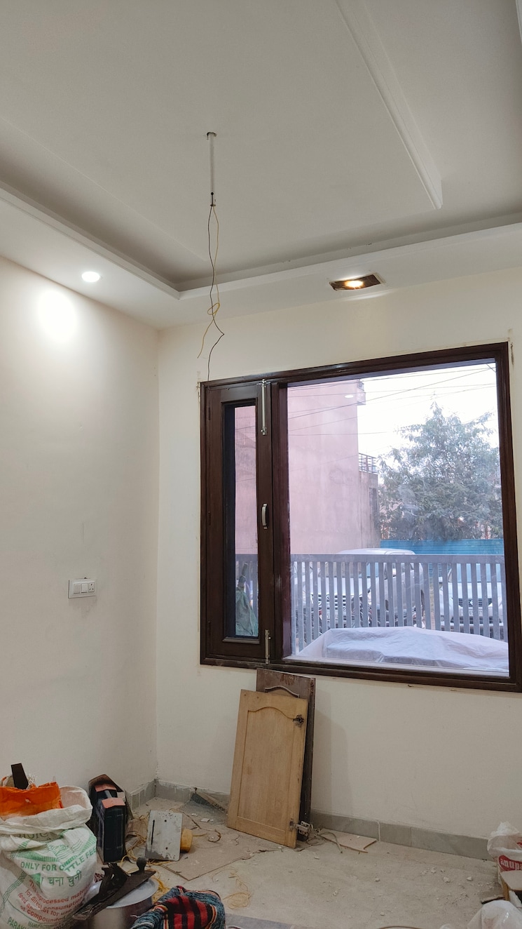 Room, dhakoli village 6 Bedroom 200 Sq.Yd. Apartment In Dhakoli Village Zirakpur 7759756