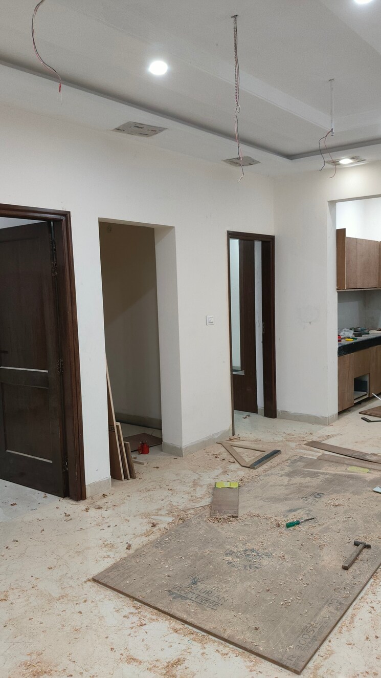 Room, dhakoli village 6 Bedroom 200 Sq.Yd. Apartment In Dhakoli Village Zirakpur 7759756