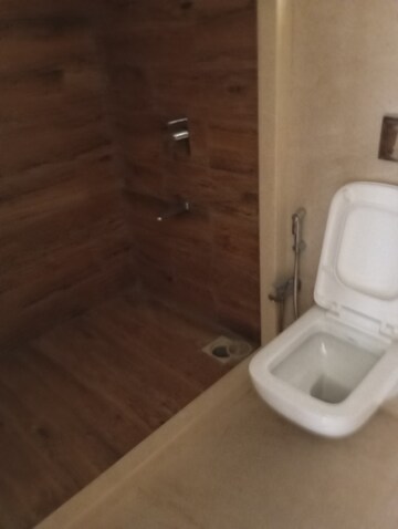 Master Bedroom in 2 BHK Apartment at Sterling Court, Andheri East – for Sale