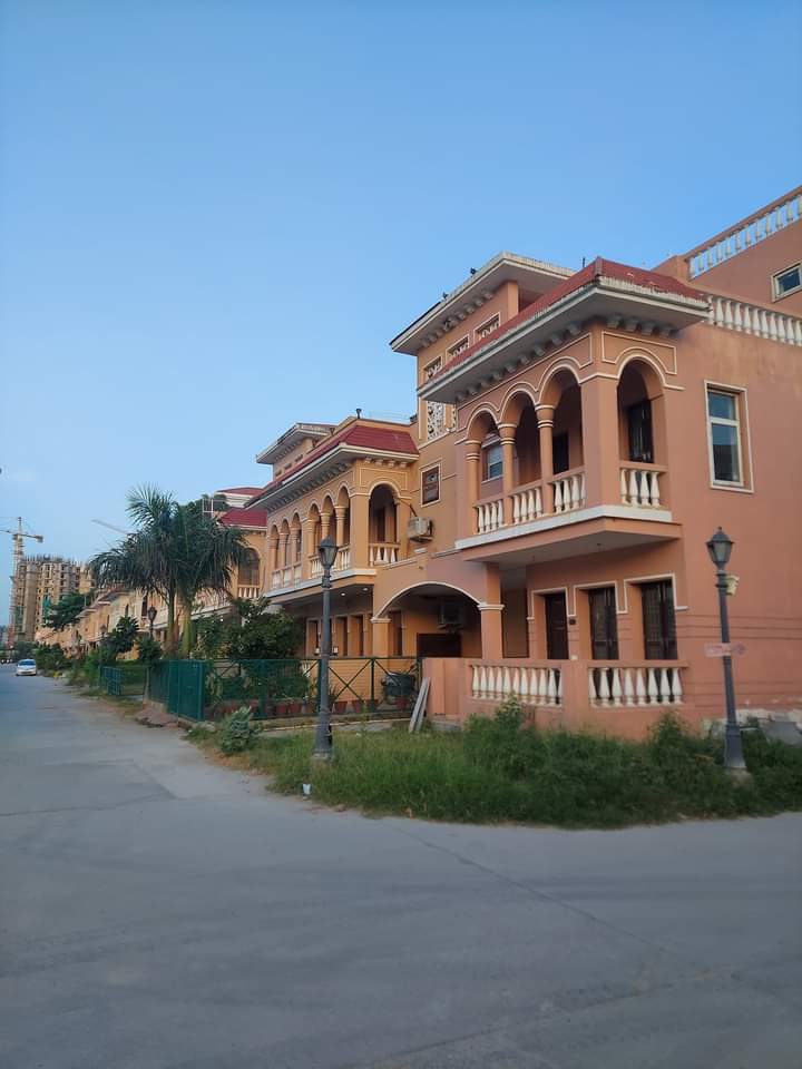 4 BHK + Study Room Villa For Sale in Amrapali Leisure Valley