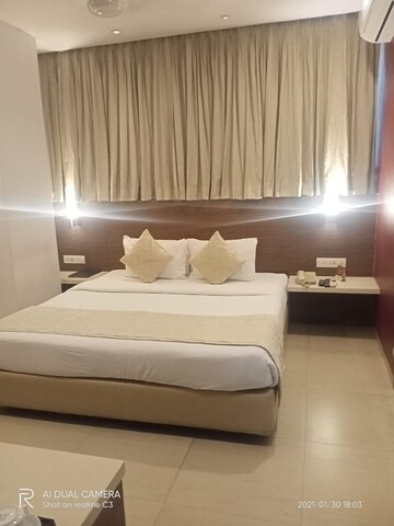 Bedroom in 4 BHK Apartment at Windsor Grande Residences, Andheri West – for Sale