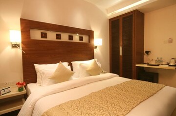 Bedroom in 4 BHK Apartment at Windsor Grande Residences, Andheri West – for Sale