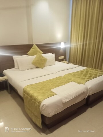 Bedroom in 4 BHK Apartment at Windsor Grande Residences, Andheri West – for Sale