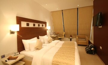 Bedroom in 4 BHK Apartment at Windsor Grande Residences, Andheri West – for Sale