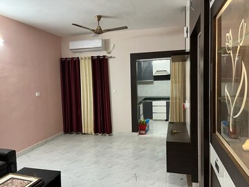 Room in 2 BHK Apartment at Gomti Enclave, Hazratganj – for Rent