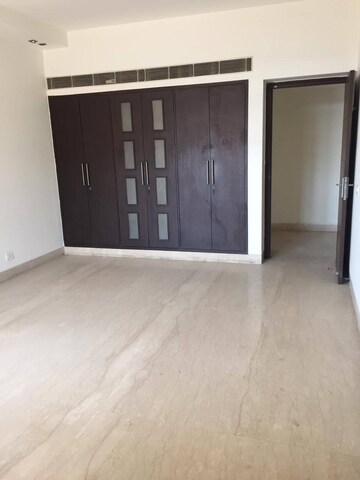 Room in 5 BHK Apartment at Eros Royale Retreat II, Charmwood Village – for Sale