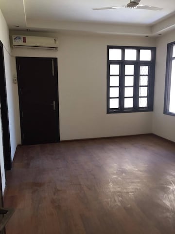 Room in 5 BHK Apartment at Eros Royale Retreat II, Charmwood Village – for Sale