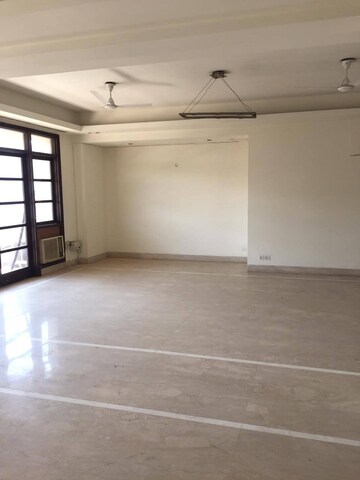 Room in 5 BHK Apartment at Eros Royale Retreat II, Charmwood Village – for Sale
