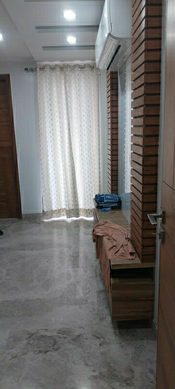 Resale 3 Bedroom 1350 Sq.Ft. Builder Floor in Janakpuri Delhi - 7760350