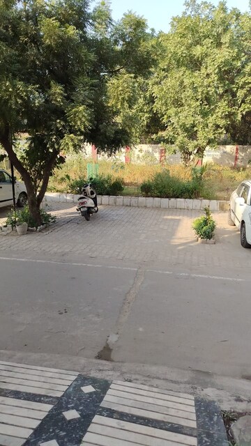 Parking in 2 BHK Builder Floor at Sector 2c Vasundhara – for Rent