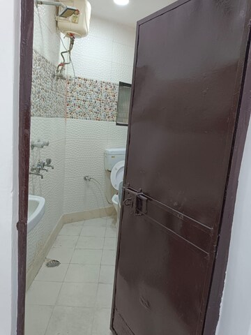 Bathroom in 1.5 BHK Builder Floor at Lajpat Nagar – for Rent