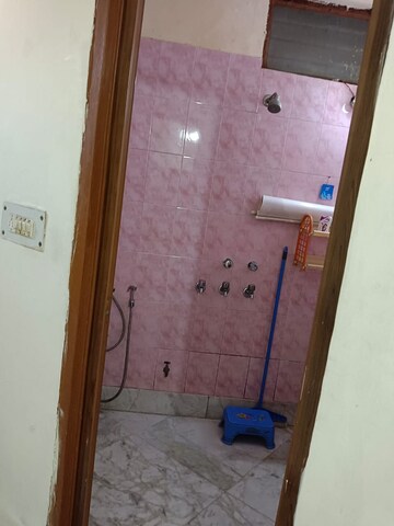 Furnished Amenities in 1 BHK Builder Floor at Lajpat Nagar – for Rent