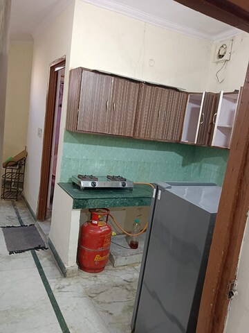 Furnished Amenities in 1 BHK Builder Floor at Lajpat Nagar – for Rent