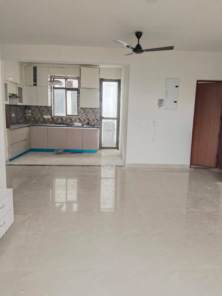 Room, pitampura 4 Bedroom 3300 Sq.Ft. Apartment In Pitampura Delhi 7760788
