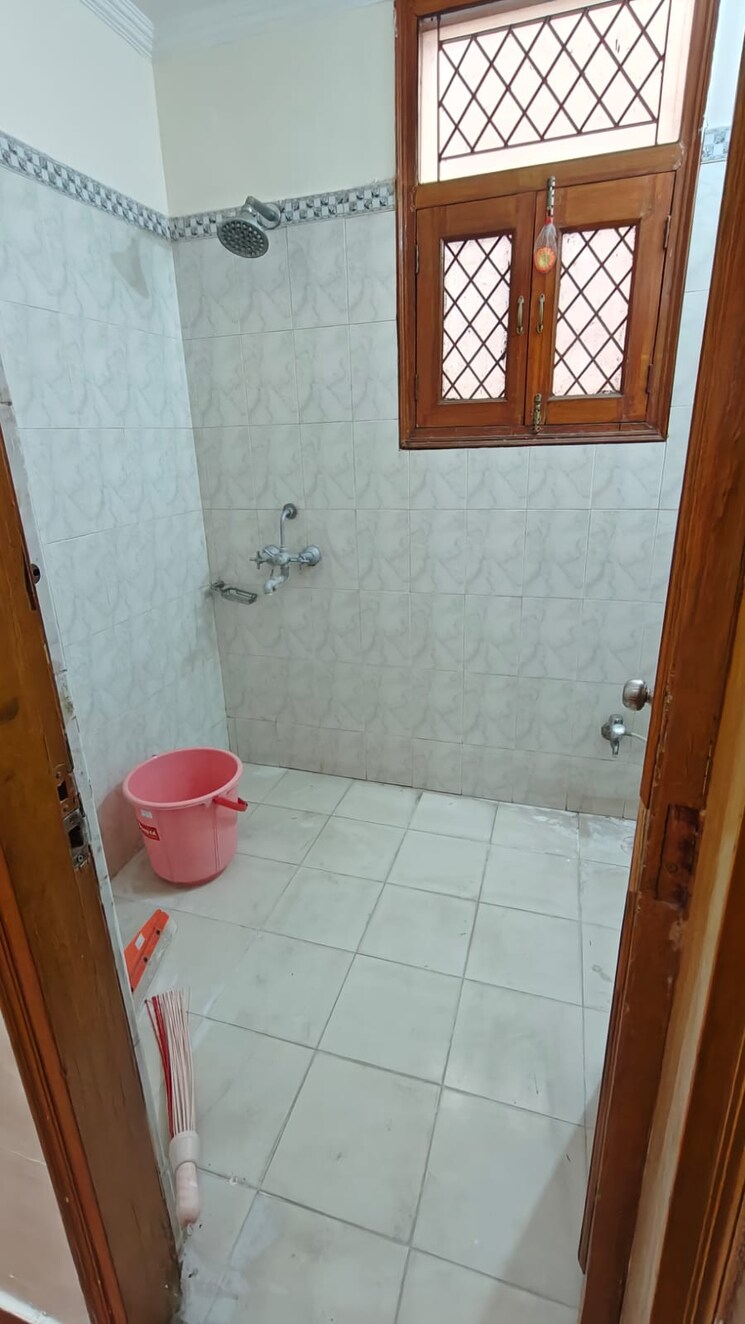 Bathroom, ardee-city 3 Bedroom 300 Sq.Yd. Builder Floor In Sector 52 Gurgaon 7760862
