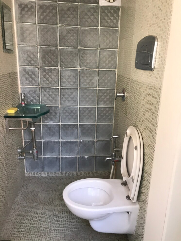 Bathroom, rajat-apartments 1 Bedroom 600 Sq.Ft. Apartment In Malabar Hill Mumbai 7761688