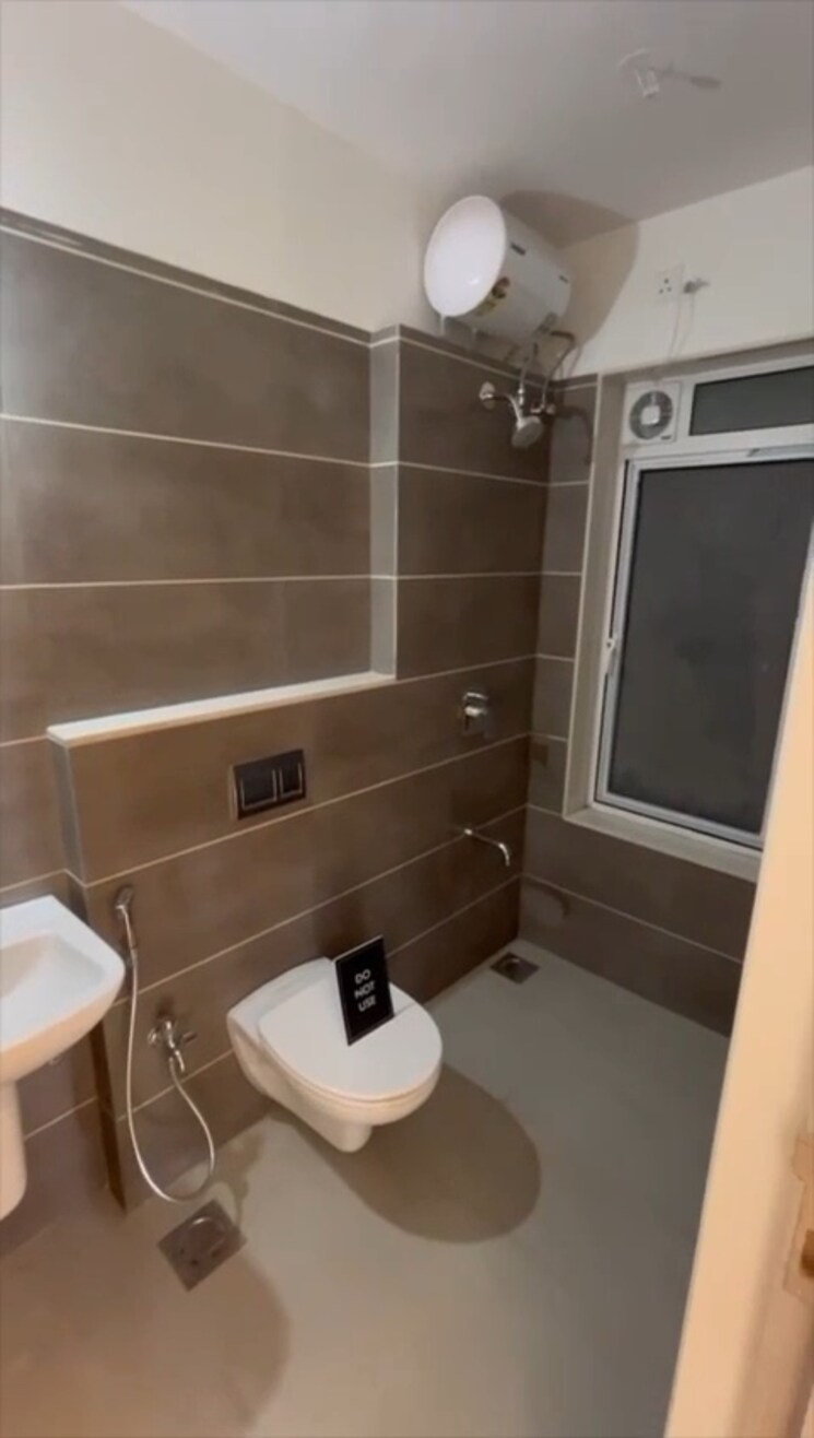 Bathroom, rustomjee-erika 2 Bedroom 620 Sq.Ft. Apartment In Bandra East Mumbai 7761781