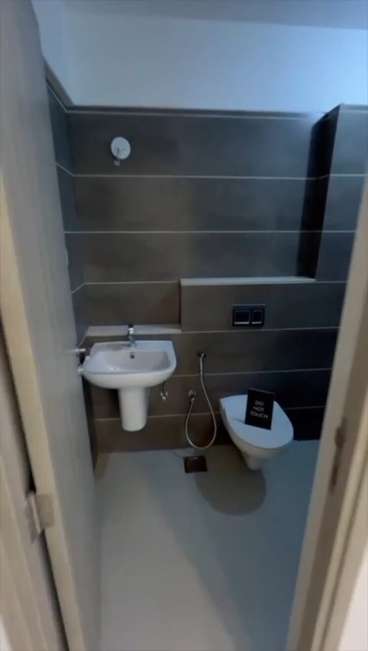 Bathroom, rustomjee-erika 2 Bedroom 620 Sq.Ft. Apartment In Bandra East Mumbai 7761781