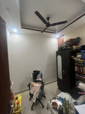 Master Bedroom in 2.5 BHK Builder Floor at Gms Road – for Sale