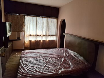 Bedroom in 2 BHK Apartment at Andheri West – for Rent