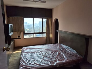 Bedroom in 2 BHK Apartment at Andheri West – for Rent