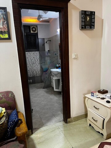 Parking in 3 BHK Builder Floor at Nai Basti – for Sale