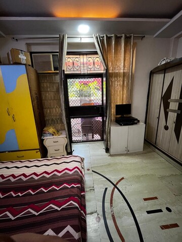 Bedroom in 3 BHK Builder Floor at Nai Basti – for Sale