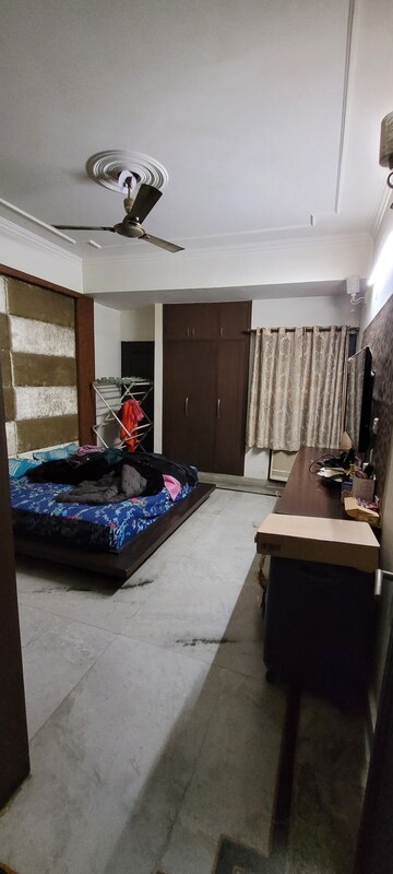 Furnished Amenities in 3 BHK Builder Floor at Nai Basti – for Sale