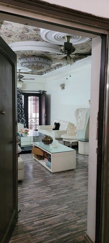Gym in 3 BHK Builder Floor at Nai Basti – for Sale